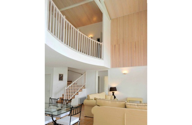Nice apartment in villa for 10 people with private pool, TV, terrace, pets allowed and parking