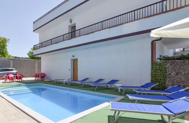Nice apartment in Palmi with WiFi