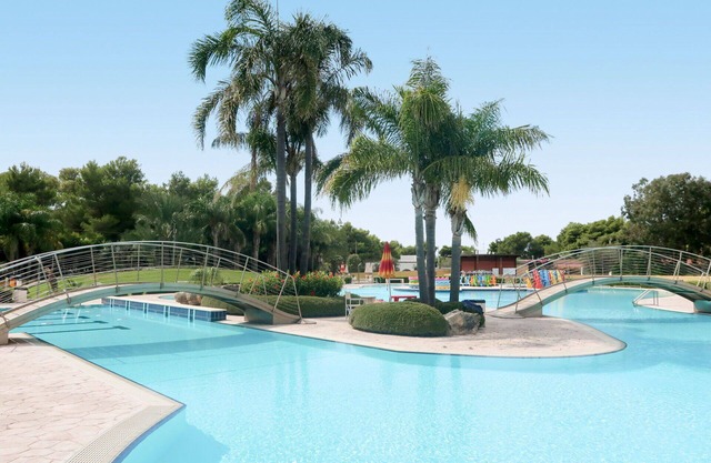 Nice apartment in villa for 5 people with A/C, pool, terrace and pets allowed