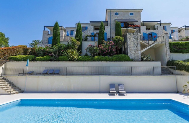 Nice apartment in villa for 6 guests with WIFI, pool, A/C, TV and terrace