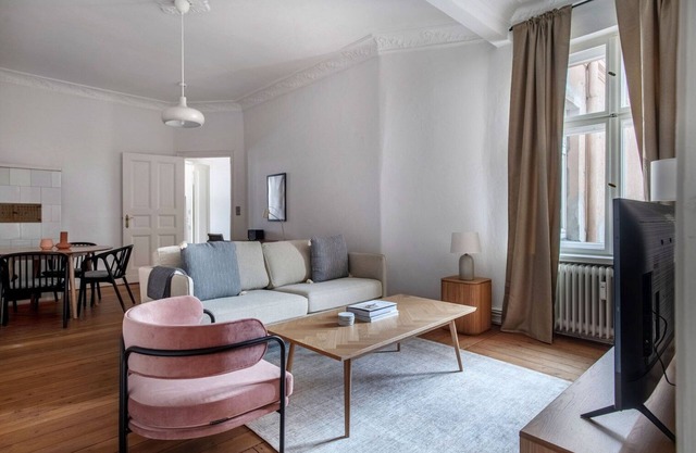 Nice Charlottenburg 2BR Fully Equipped, by Blueground