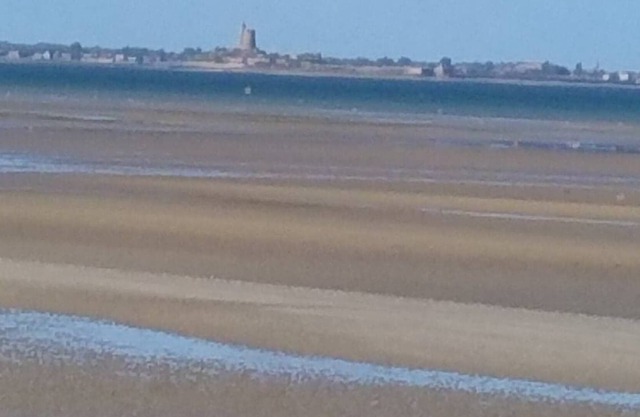 Nice charming cottage, near the landing beaches.