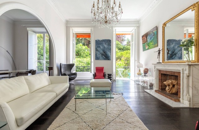 Nice city center close to the beach, outstanding apartment viewing sunny garden