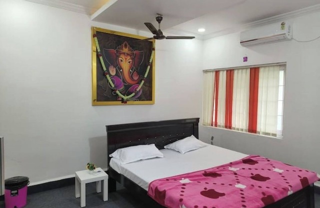 Nice CoupleFriendly family 2 bhk Banjara hills rd7