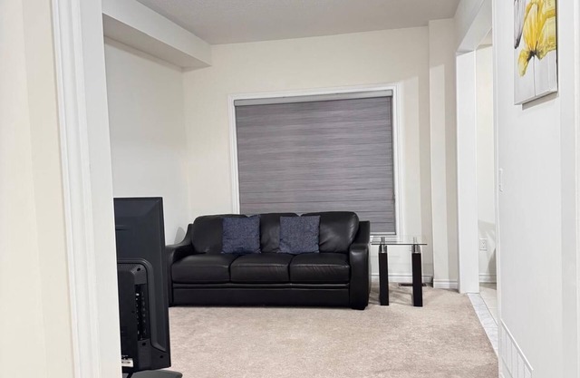 Nice Cozy Room in Thorold, close to Niagara Falls