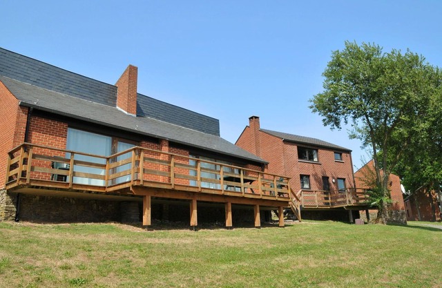 Nice furnished bungalow with a fireplace