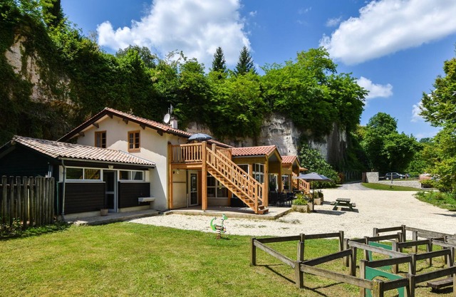 Nice holiday home in Aubeterre-sur-Dronne with garden
