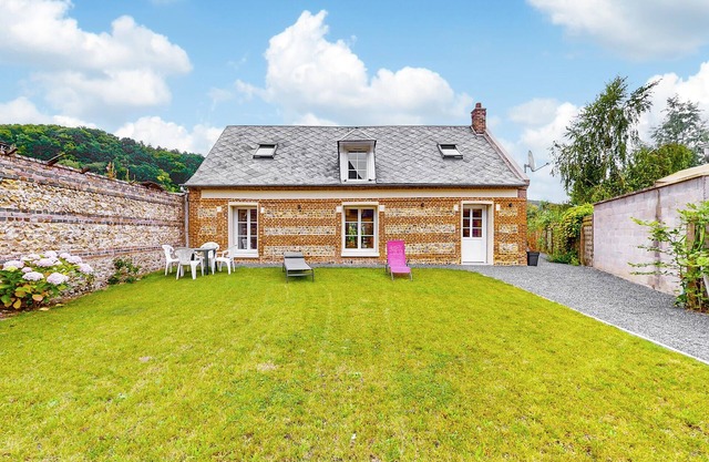 Nice home in Grainville-la-Teinturi