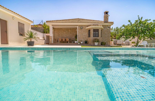 Nice home in Arcos de la Frontera