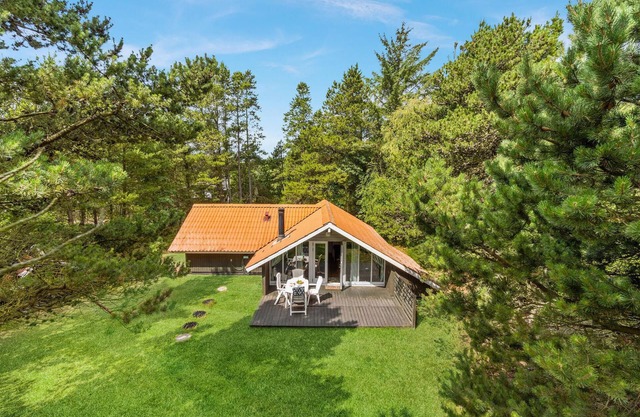 Nice home in Blåvand with WiFi