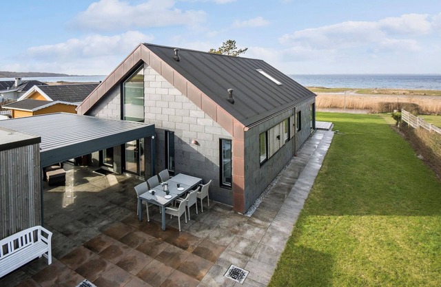 Nice home in Brenderup Fyn