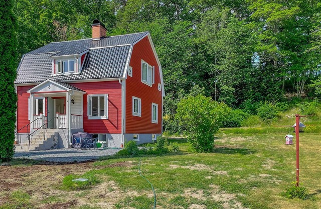 Nice home in Edsbruk with kitchen