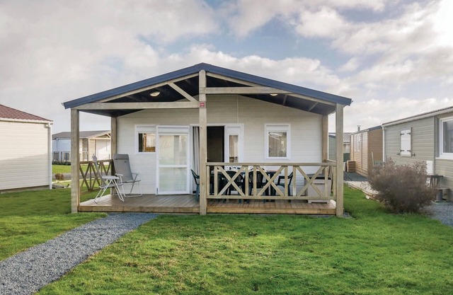 Nice home in Grandcamp Maisy with WiFi