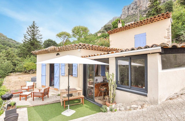 Nice home in Saint-Jeannet with WiFi