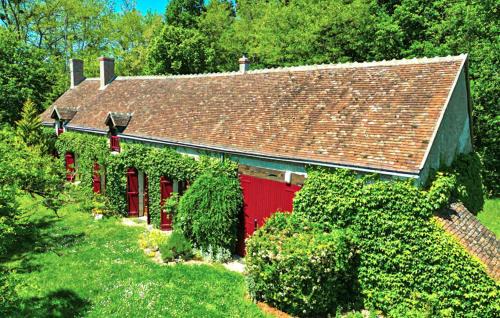 Nice Home In Selles-Sur-Cher With Wifi