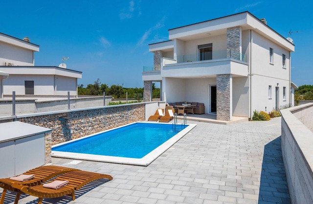 Nice home in Sibenik with kitchen