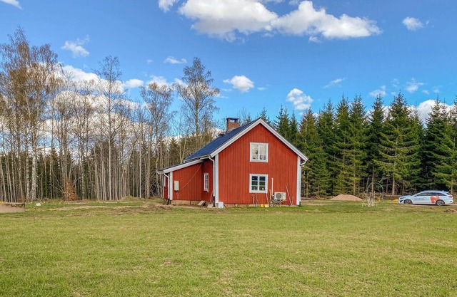 Nice home in Tjurstorp with kitchen