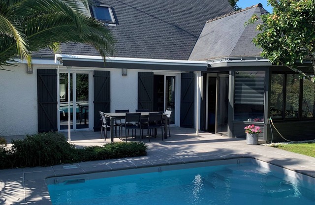 Nice house with swimming pool ideally located
