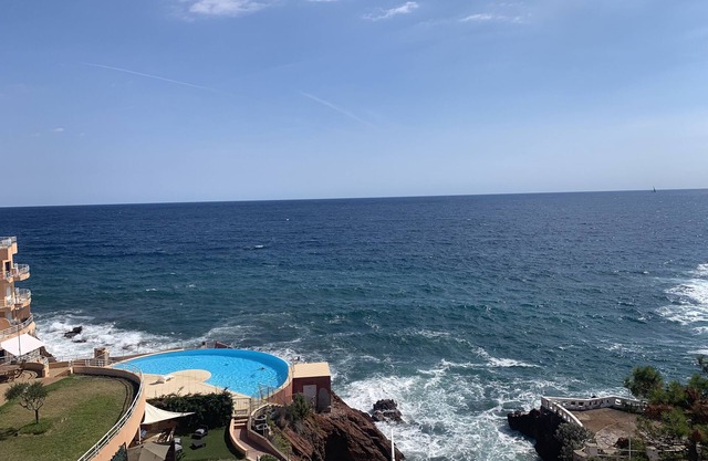 Nice place with sea and swimming pool