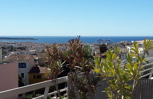 Nice studio with panoramic view over the bay of Cannes