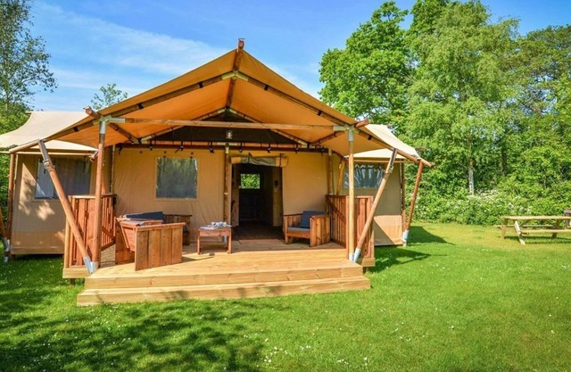Nice tent lodge with bathroom, near a lake