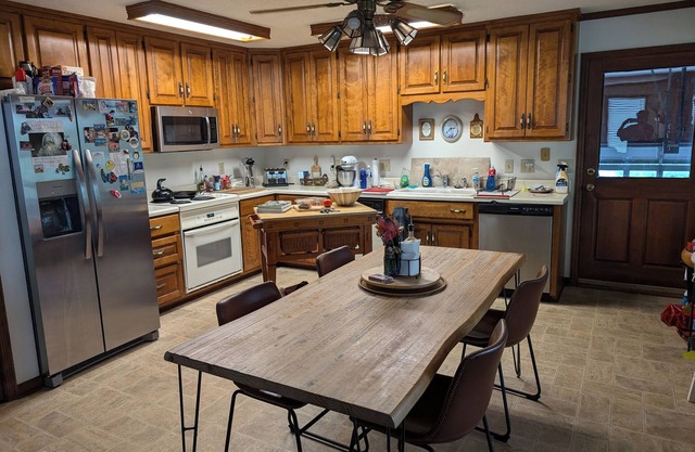 Nice Tims Ford Lake View House - NO DOCK, but less than a mile to TVA Boat Ramp.