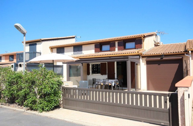 Nice villa located in LES TAMARIS with AIRCO, 2 bedrooms 4 to 6 people,Wifi, 500m from the beach.
