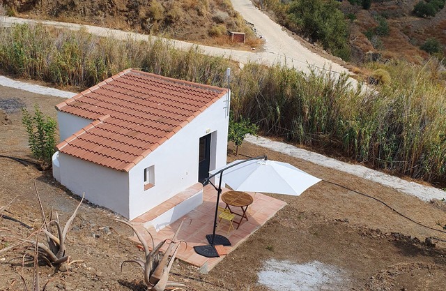 Nido de amor for couples! In a quiet orchard. Swimming pool. Wifi