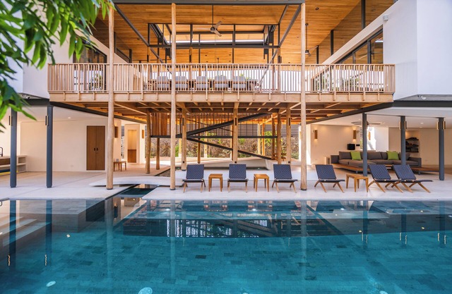 NIMBU WEST VILLA - Modern Design Oasis, Pools, Short Walk to Langosta Beachn