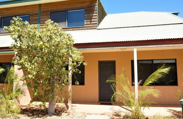 Ningaloo Breeze Villa 3 - 3 Bedroom Fully Self-Contained Holiday Accommodation