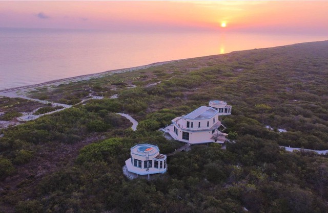 Nirvana Blue – Secluded Luxury Villa with Private Beach