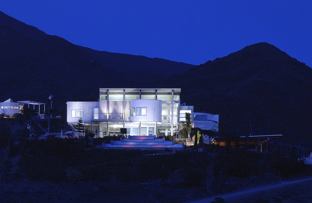 Nirvana Ranch and Home: A Modern Mountaintop Luxury Escape