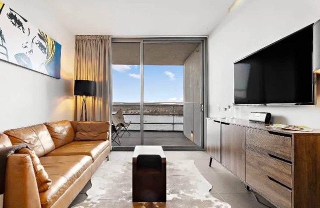 Nishi Apartments-Views of Lake-Pets & Free parking