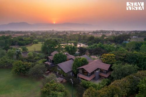Nivaant Farms by StayVista - Green Retreat with Pool, Orchard, Jacuzzi & Gazebo