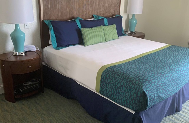 nLovely 2-bedroom condo in Daytona Beach Shores with AC, WiFi, fitness room