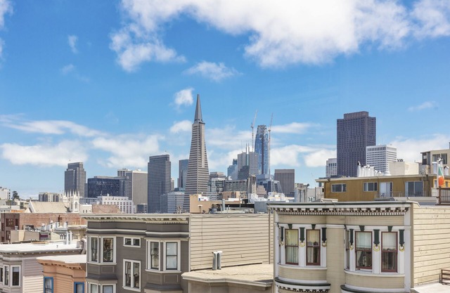 No Beach/Russian Hill 2br/2ba beautiful Edwardian flat