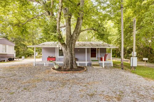 No Pet Fee! Family Cabin 2 Mi to Lake Guntersville