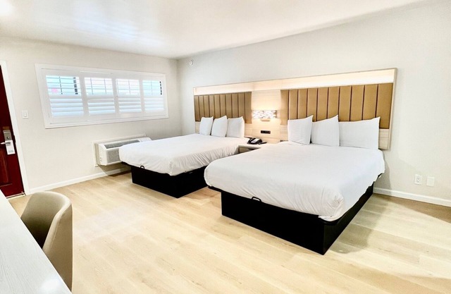 Nob Hill Motor Inn
