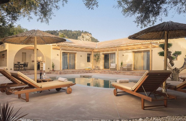 Nono's Fioro - Bougainvillea 3 Bedroom Villa with Private Pool