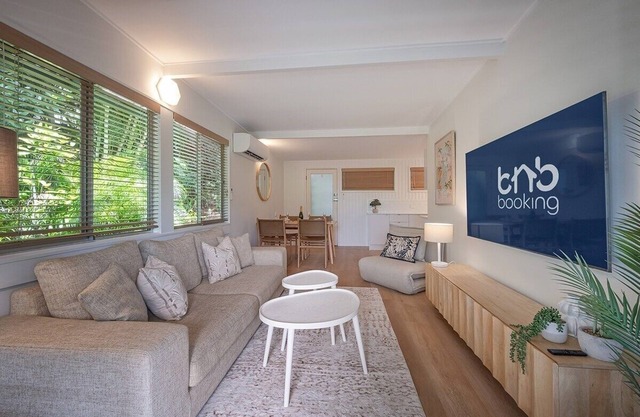 Noosa Hideaway 2BR – Little Cove, 200m to beach