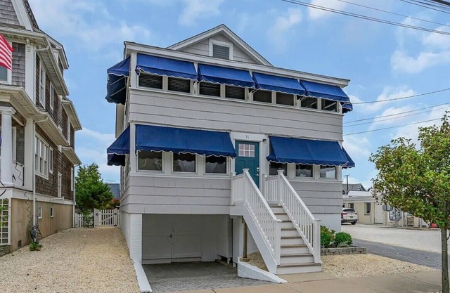 Normandy Beach Retreat! Cozy 3BR Apartment, Just Steps from the Sand