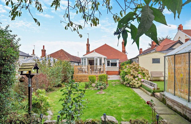 North Bay Bungalow - Two Bedroom House, Sleeps 4