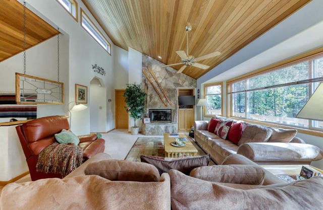 North End Sunriver Home