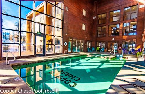 North Penthouse Pool-Spa Ski-in out Gym, Sauna, Laundry, BBQ