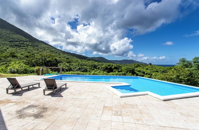 North Shore- Gem 3-bedroom house with WiFi, AC, full kitchen, pool & apartment