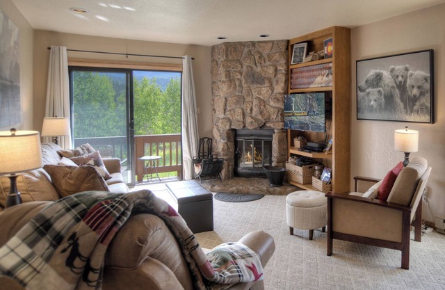 North Star (#301) | Deck, Mtn Views, Ski Shuttle, Heated Pool/Hot Tub