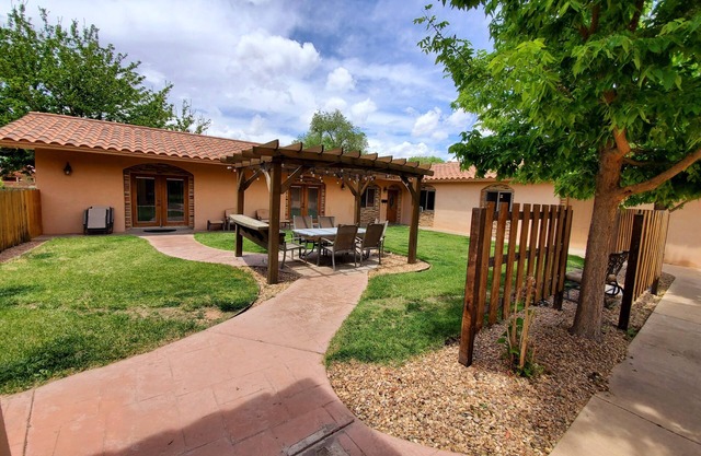North Valley Estate Guest House - 1800 Sq.ft.