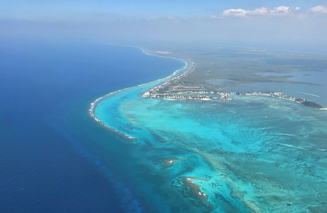 Northern Lights # 9 Spacious 3 Bd/3+ Bath Beachfront on Snorklers Paradise