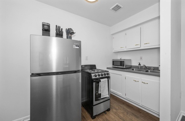 Northside Suites 1 – Can’t Beat Couple’s Retreat! Just 10 Minutes to Downtown