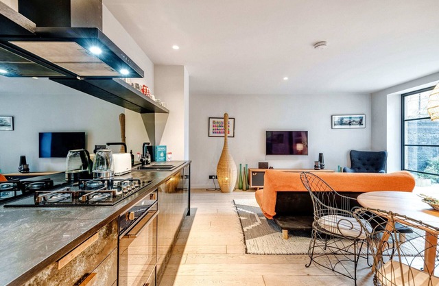 Notting Hill 2 Bed with Sauna - by Out of Office Lifestyle